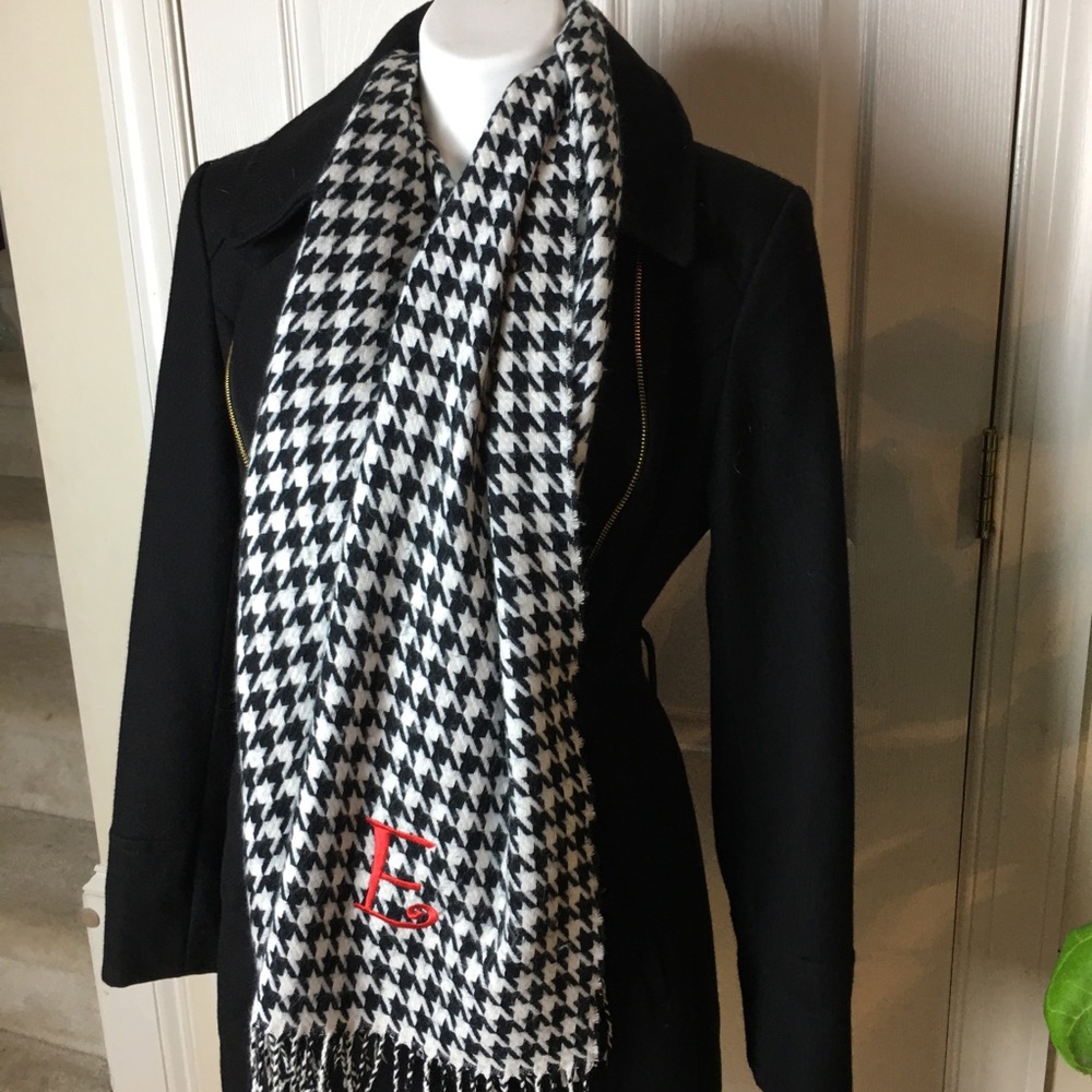 SOFTER THAN CASHMERE Scarf with “E” by D&Y - Picture 3 of 8